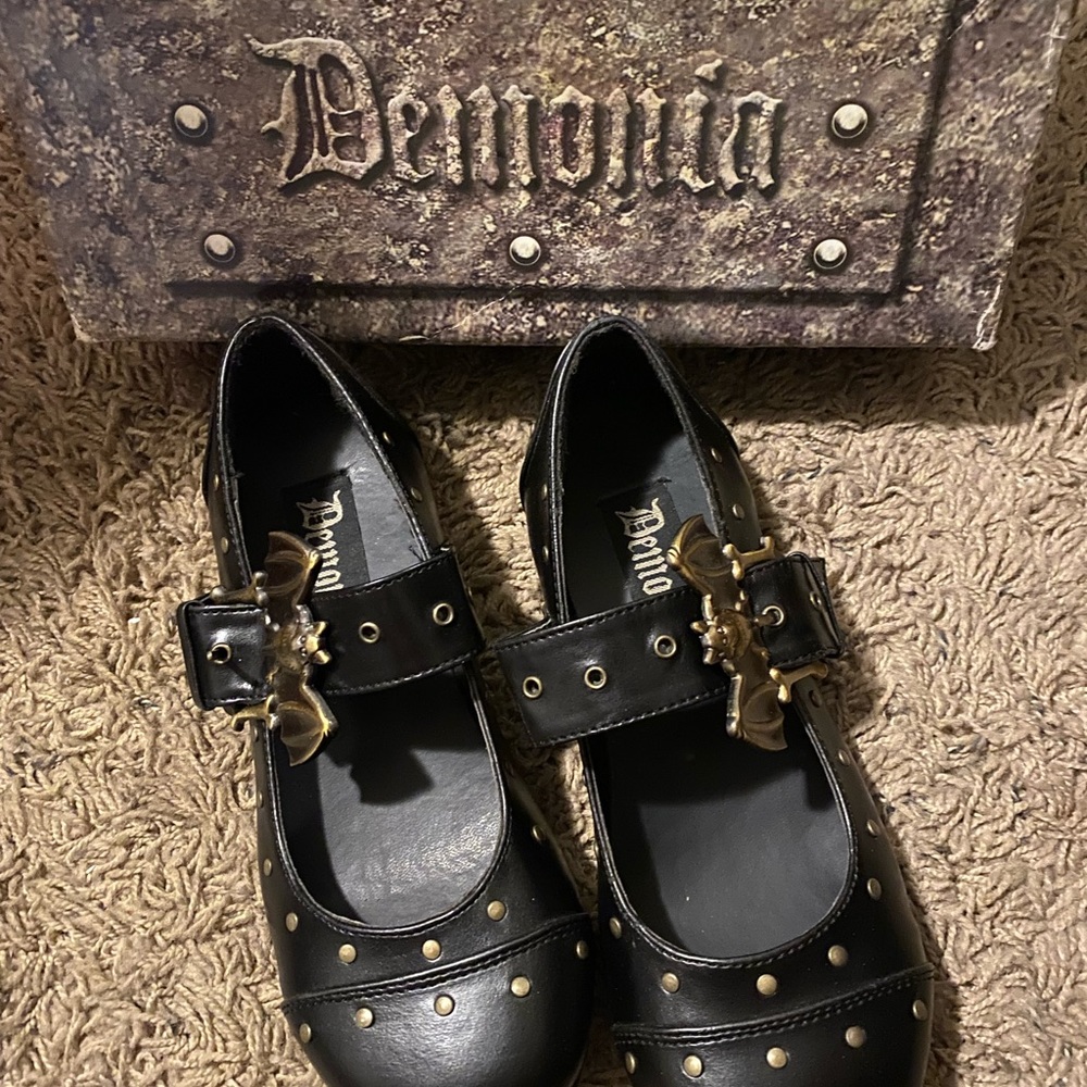 Demonia Daisy 02 Mary Janes size 6, Bat Buckle